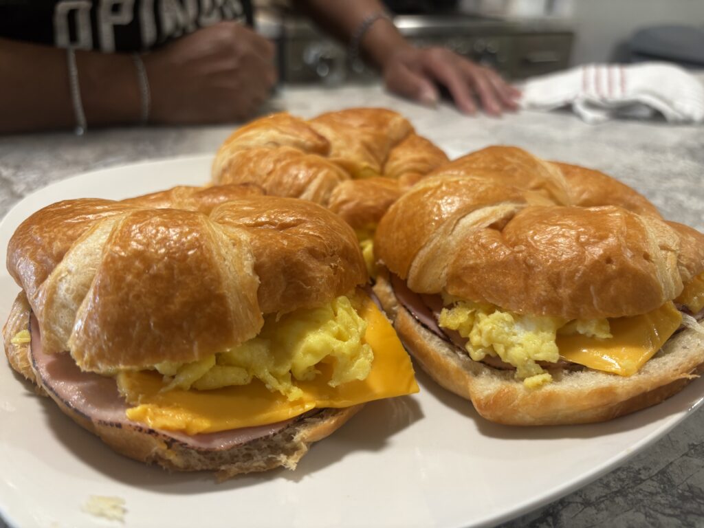 IMG_48801-1024x768 Egg, Ham, and Cheese Croissant: A Perfect Breakfast Solution